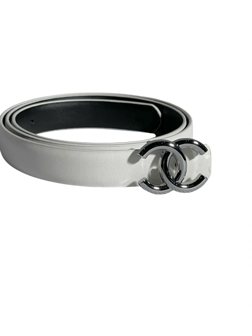 🤍 Women’s Elegant White leather Belt with Black & Silver-Tone Buckle 🤍